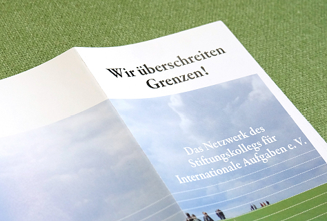 Flyer „Wir überschreiten Grenzen“